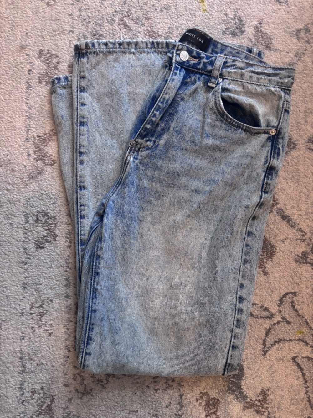 White Fox Boutique Light Blue Relaxed Women's Jeans - Picture 2 of 5